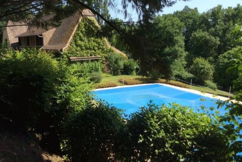 купить дом с бассейном в Бордо за 400 тысяч евро